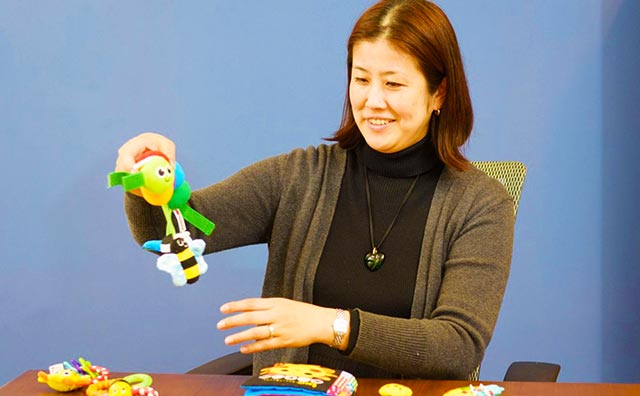 「あかちゃんの発達心理学」にハマった女性が楽しむ“おもちゃ人生”