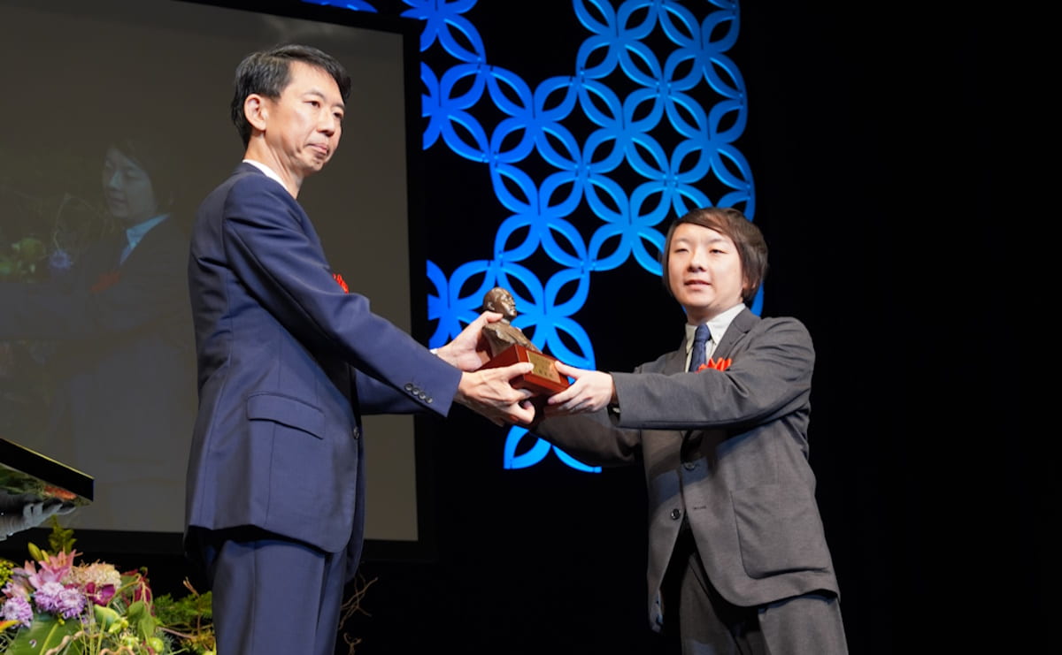 （左）貫井徳郎さん、（右）野宮有さん