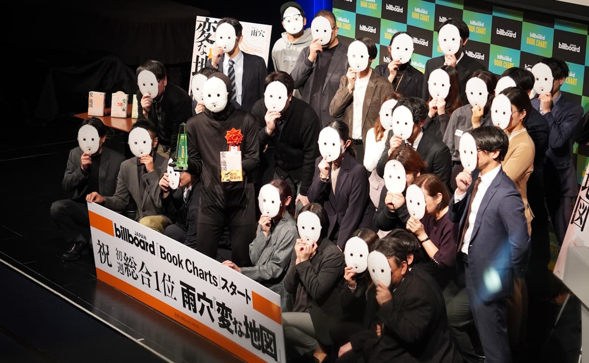 ホラー作家・雨穴「文章だけでは戦えない」東野圭吾さんと同じ値段で並ぶ現実のサムネイル