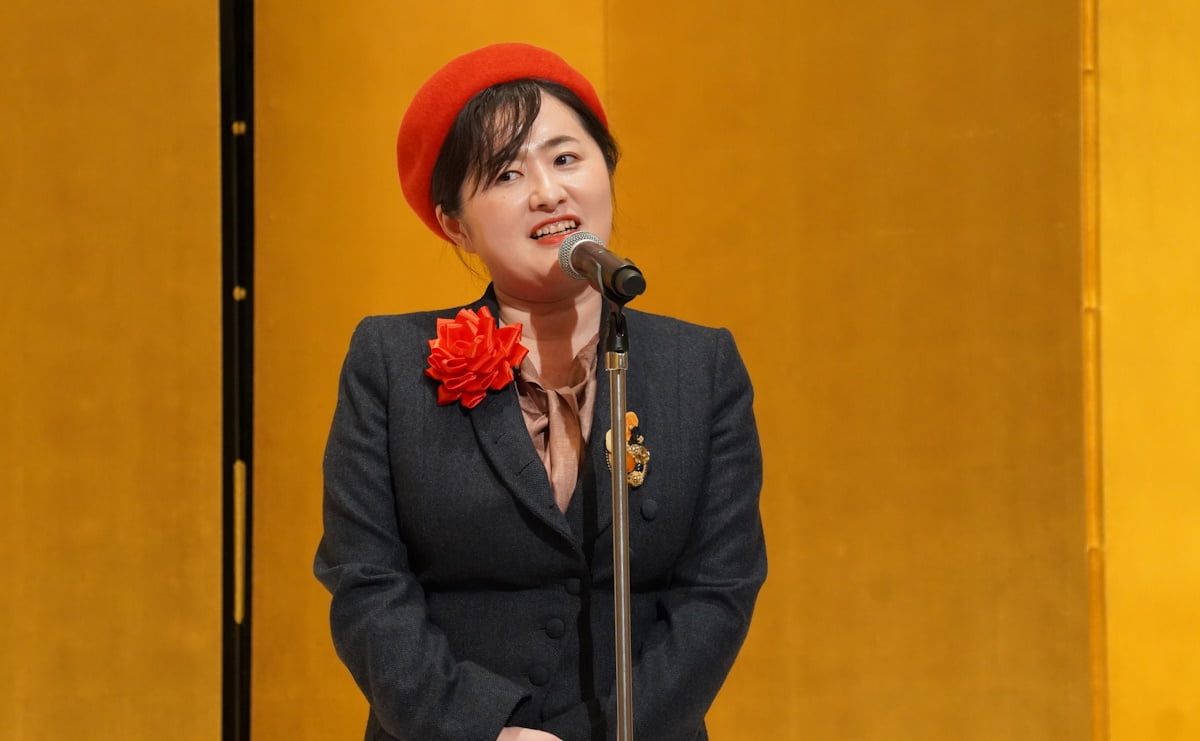 「芋けんぴで人を刺す描写」どう訳す？ 柚木麻子が野間出版文化賞受賞で語った翻訳者への感謝のサムネイル