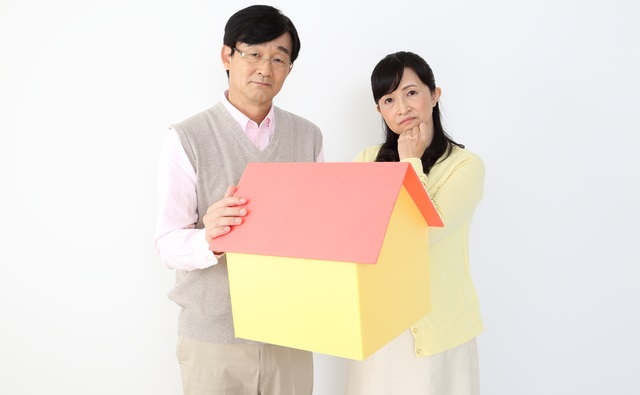 家は購入すべきか、借りるべきか?~老後資金の視点から、55歳の大学教授が答えます!
