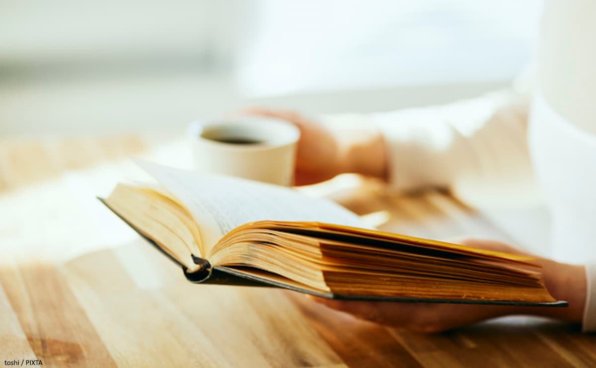 読書は紙の本の方が良い？ 心理学者が指摘する「デジタルで読む」問題点のサムネイル