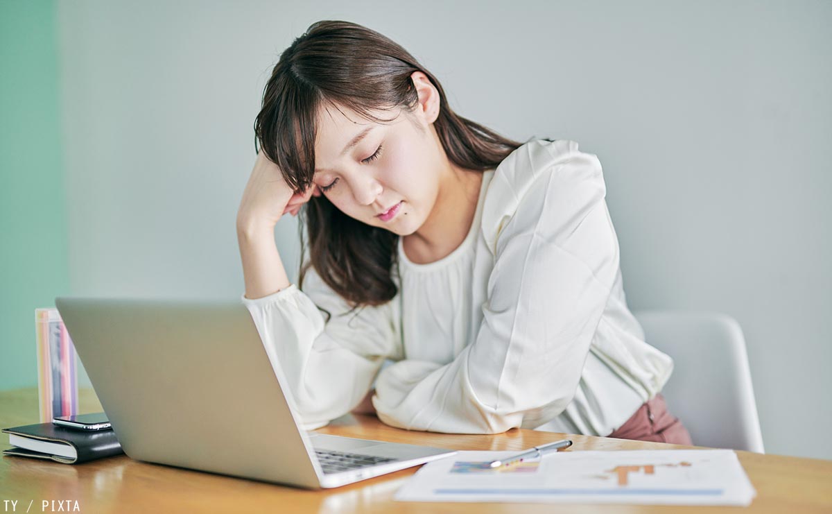 食後の猛烈な眠気・だるさは「立って軽く動く」だけで変わるのサムネイル